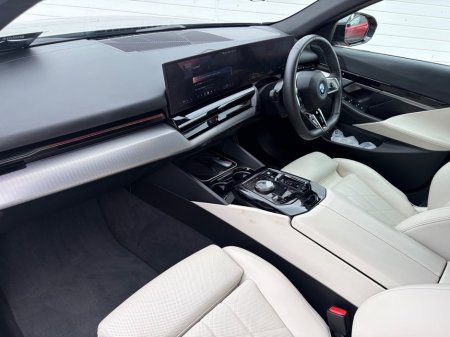 2024 BMW 5-Series - photo 22