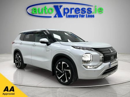 2023 Mitsubishi Outlander 4WD PHEV Low mileage, Reversing camera