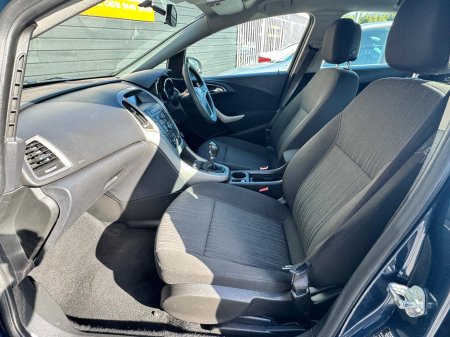2011 Opel Astra - photo 11