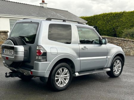2018 Mitsubishi Pajero - photo 2