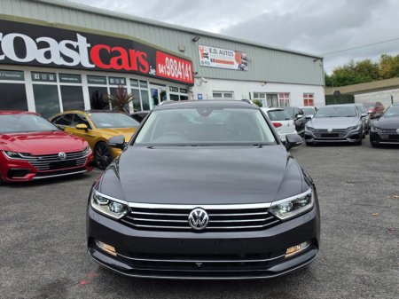 2018 Volkswagen Passat - photo 2