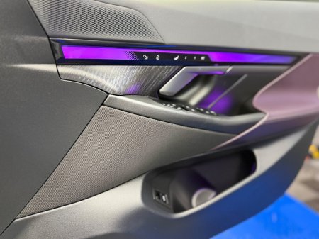 2025 BMW 5-Series - photo 21