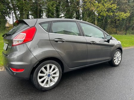 2017 Ford Fiesta - photo 2