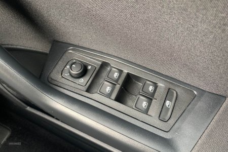 2025 Volkswagen T-Roc - photo 18