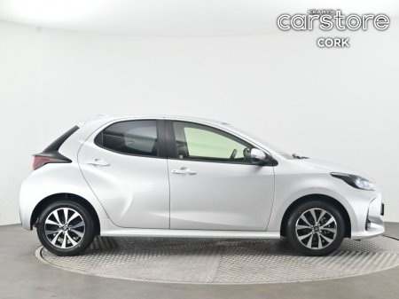 2022 Toyota Yaris - photo 2