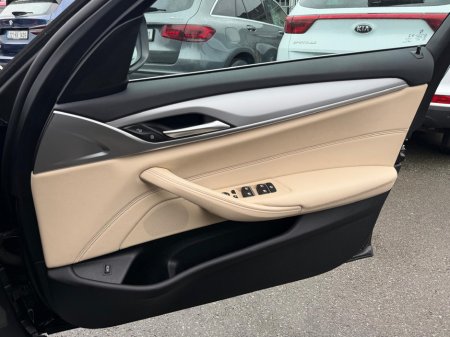 2023 BMW 5-Series - photo 25