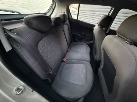 2012 Hyundai i20 - photo 11