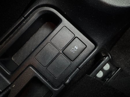 2019 Toyota Vitz - photo 12