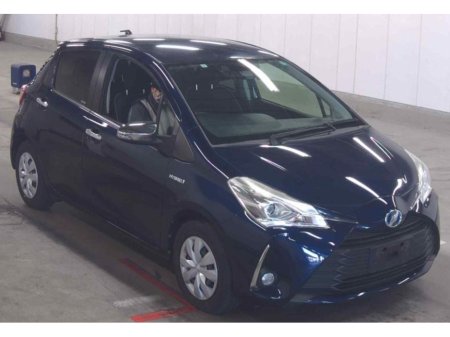 2017 Toyota Vitz - photo 2