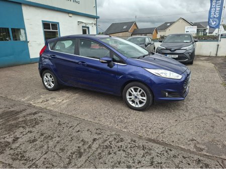 2017 Ford Fiesta - photo 2