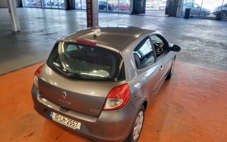 2010 Renault Clio - photo 2