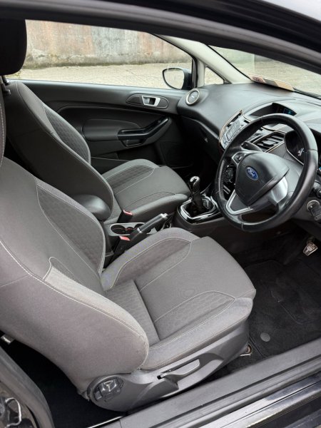 2015 Ford Fiesta - photo 8