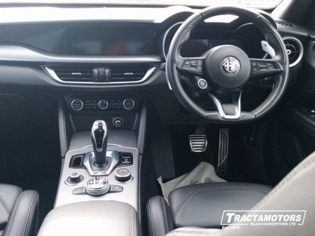 2024 Alfa Romeo Stelvio - photo 2