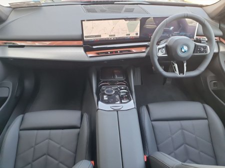 2026 BMW 5-Series - photo 4