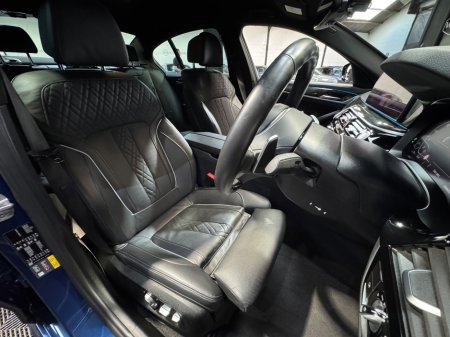 2021 BMW 5-Series - photo 13