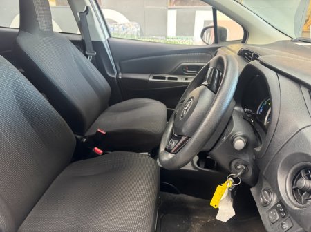 2019 Toyota Vitz - photo 21