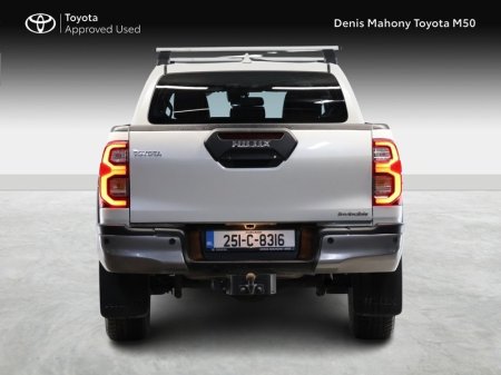 2025 Toyota Hilux - photo 4