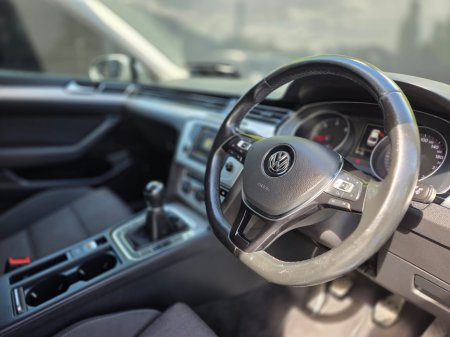 2015 Volkswagen Passat - photo 2