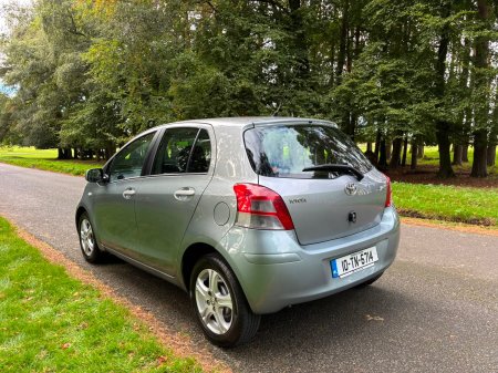 2010 Toyota Yaris - photo 5