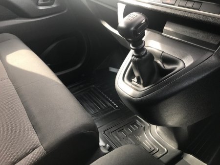 2025 Toyota Proace - photo 25