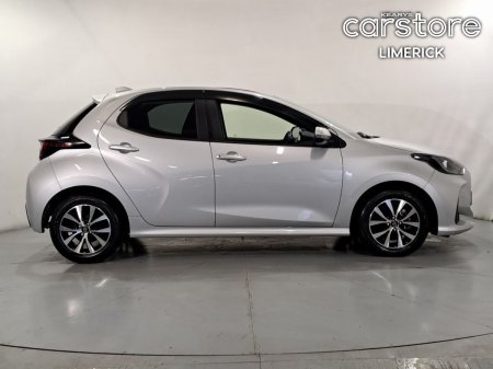 2021 Toyota Yaris - photo 2
