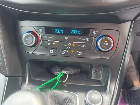 2016 Ford Focus - photo 26