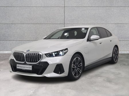 2025 BMW 5-Series - photo 27