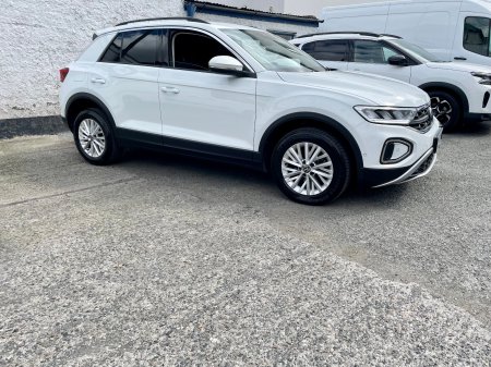 2024 Volkswagen T-Roc - photo 2