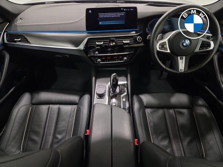 2022 BMW 5-Series - photo 4