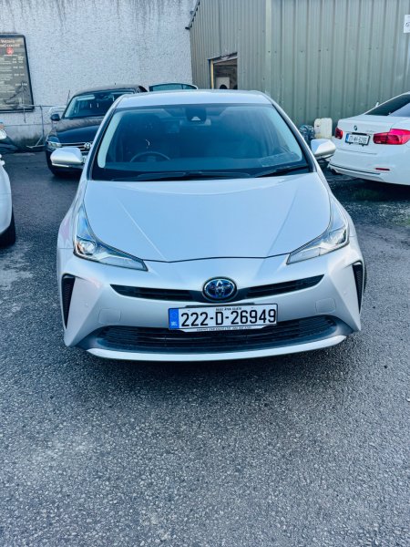 2022 Toyota Prius - photo 2