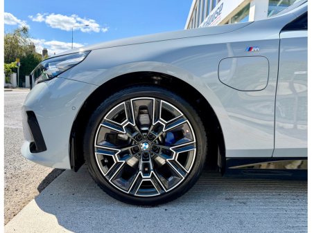 2025 BMW 5-Series - photo 13