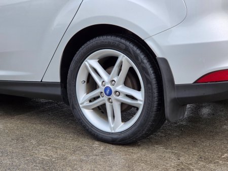 2015 Ford Focus - photo 19
