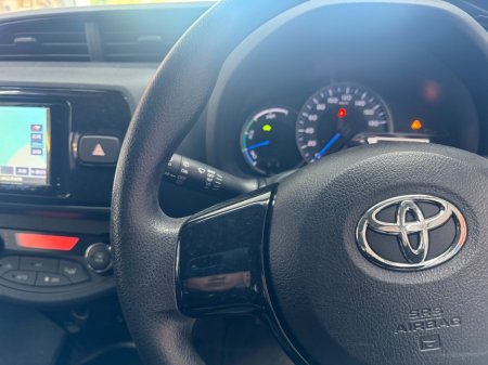 2019 Toyota Vitz - photo 15