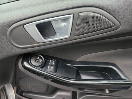 2016 Ford Fiesta - photo 18