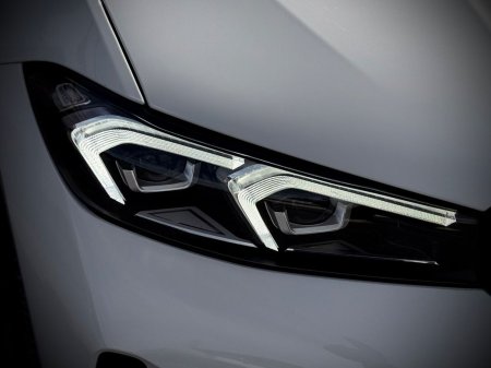 2025 BMW 3-Series - photo 33