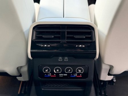 2025 BMW 5-Series - photo 19