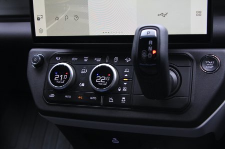 2026 Land Rover Defender - photo 11