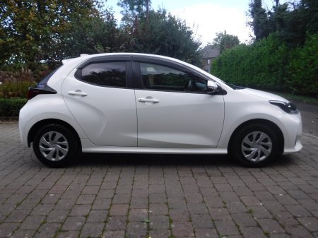2021 Toyota Yaris - photo 2