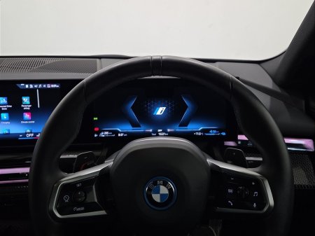 2024 BMW 5-Series - photo 9