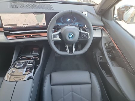 2026 BMW 5-Series - photo 5