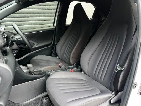 2022 Toyota Yaris - photo 18