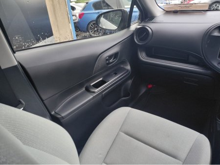 2017 Toyota Aqua - photo 14