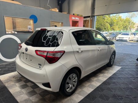 2019 Toyota Vitz - photo 3