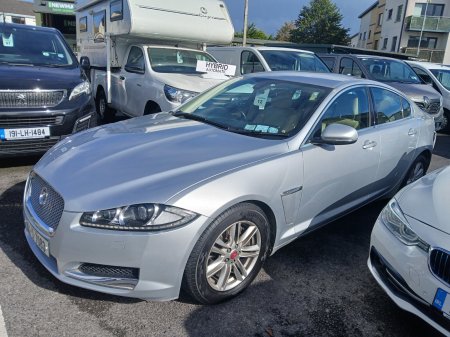 2015 Jaguar XF - photo 2
