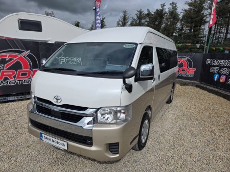 2025 Toyota Hiace - photo 2