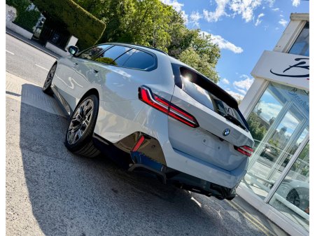 2025 BMW 5-Series - photo 9