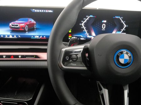 2026 BMW 5-Series - photo 17