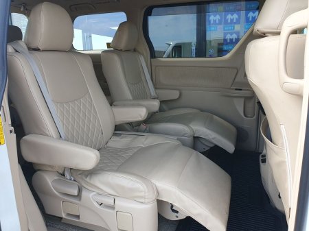 2013 Toyota Alphard - photo 21
