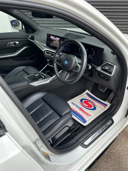 2022 BMW 3-Series - photo 19