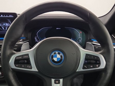 2022 BMW 5-Series - photo 9
